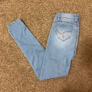 Light wash, jegging material, skinny jeans